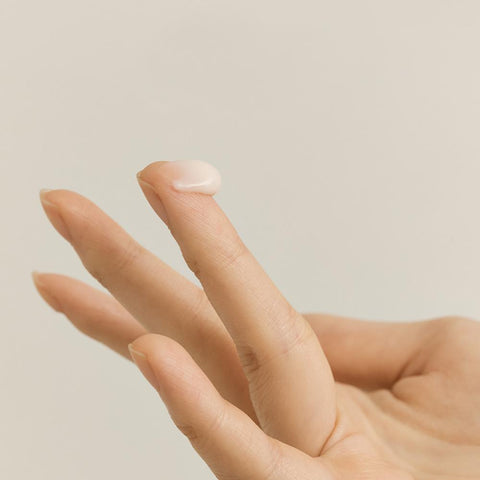 [HEVEBLUE] Black Yuja Bean Lifting Eye Cream