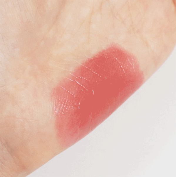 BBIA Ready to Wear Water Lipstick kädellä gif