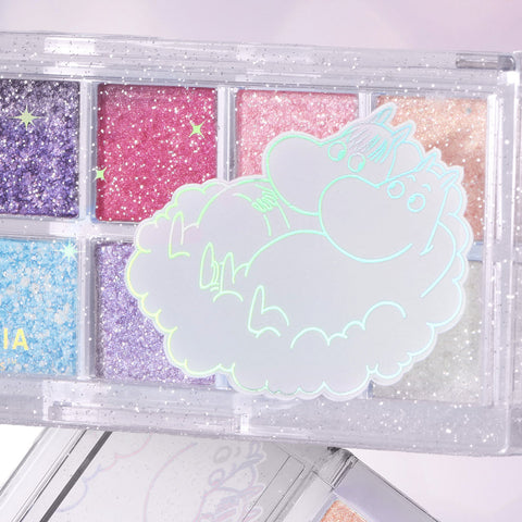 Bbia x Moomin Collab Essential Eye Palette 04 Your Moomin luomiväripaletti Niiskuneiti ja Muumipeikko hologrammi pakkaus lähikuva