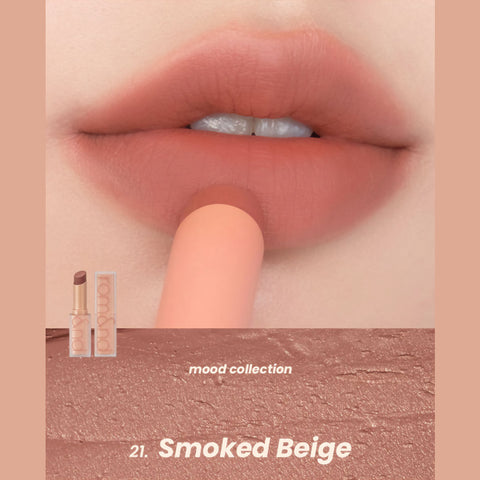 Rom&nd Zero Matte Lipstick sävy 21 Smoked Beige huulilla