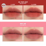 Rom&nd Zero Matte Lipstick sävyt 02 All That Jazz ja 07 Envy Me huulilla